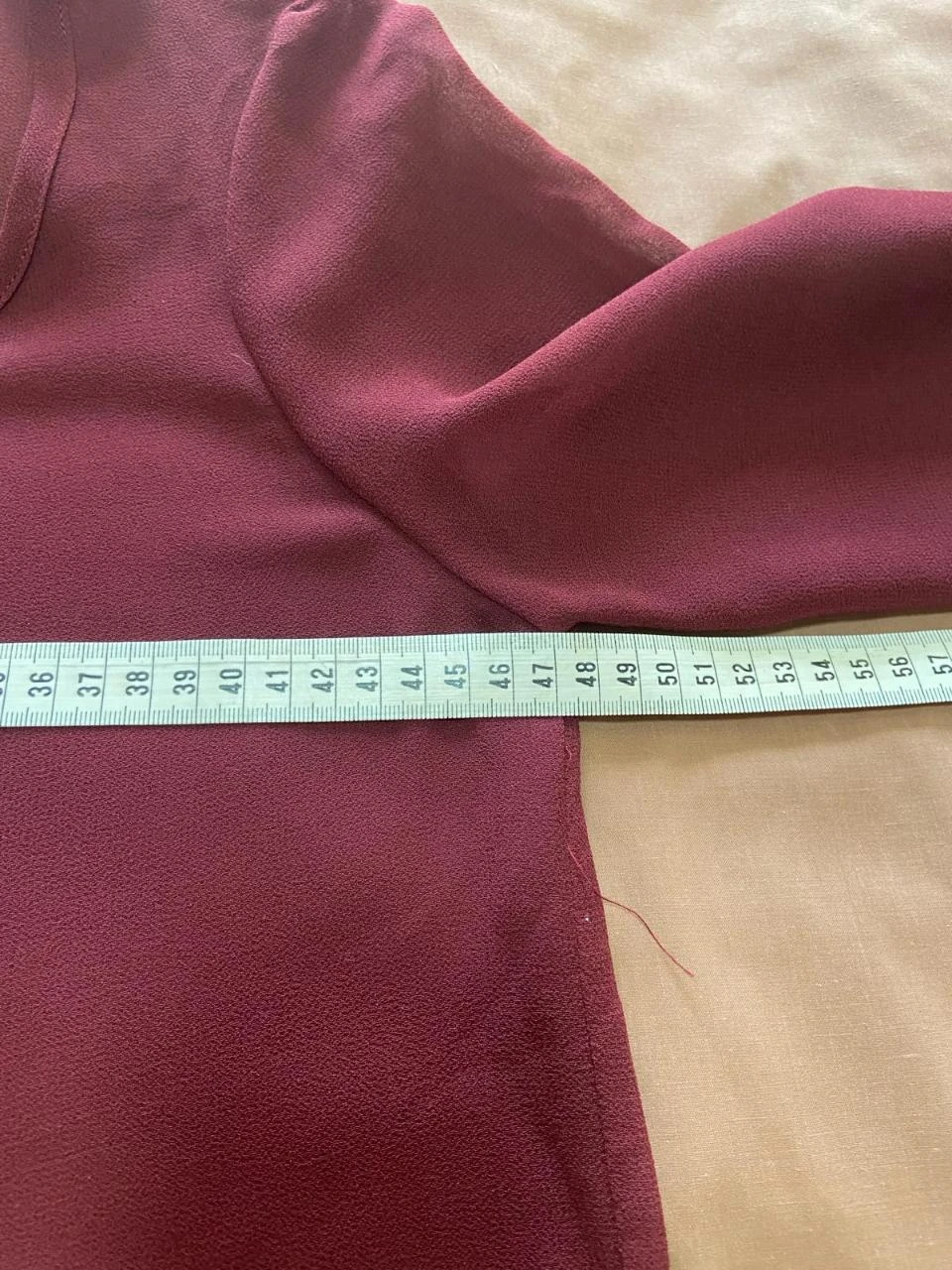 Blusa vaporosa color burdeos, transparente. Only. Talla S – photo 10